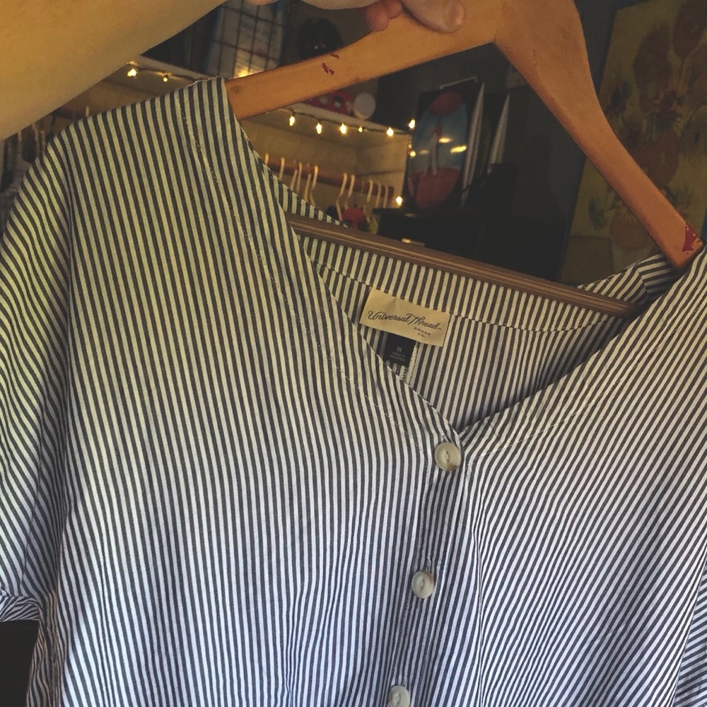 universal thread tie front top!